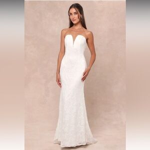 Lulu's Elegant White Strapless Wedding Dress